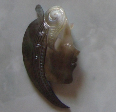 necklace carving style