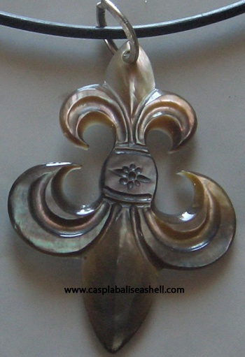 neklace carving style