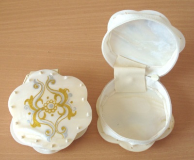 shell box carving pain