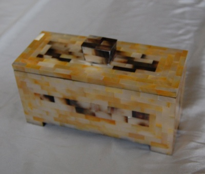 gold mop shell with black mixed box
