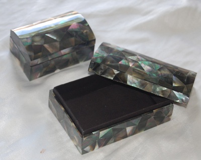 shell box from black tahitian lip