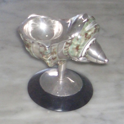 green turbo small with silver stand