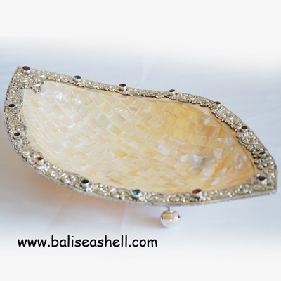 seashell crafts with silver art bowl
