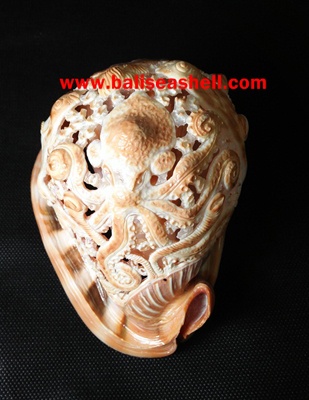 Carving Art At Melo Shell