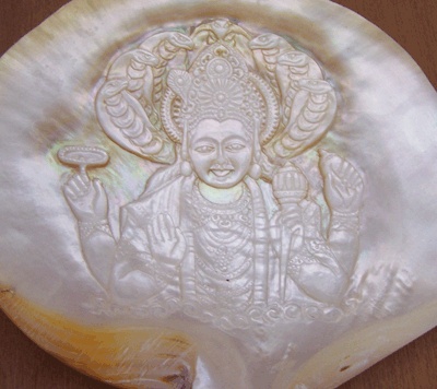 mop shell carving
