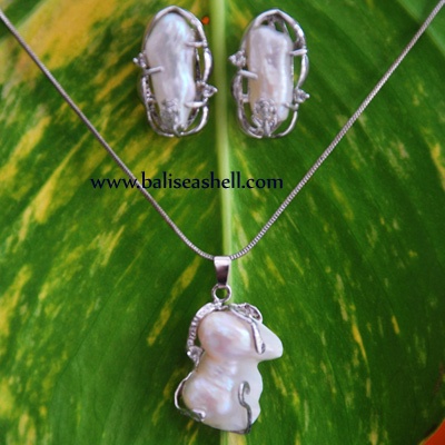 fresh water pearl natural shape