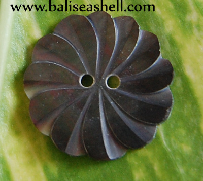 shell button crafts carving