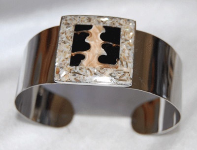 brecelet shell with stainless