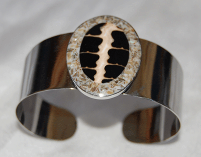 shell brecelet cut with stainless