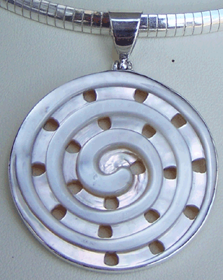 Coru Shell Pendants Carving