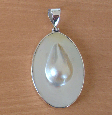 Pearl In Oval Mop Pendant