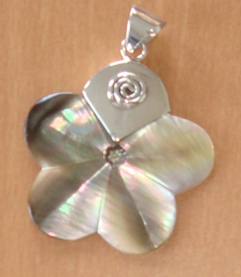 Shell Flower Pendants Mop