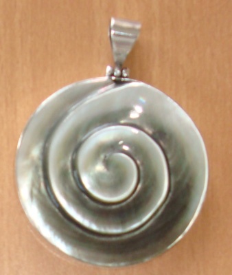 Pendant Mop Shell Balck