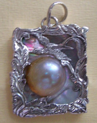 Halfer Pearl Pendants Carving