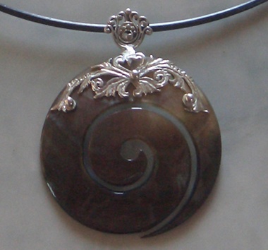 Mop Black Cut Spiral Pendant