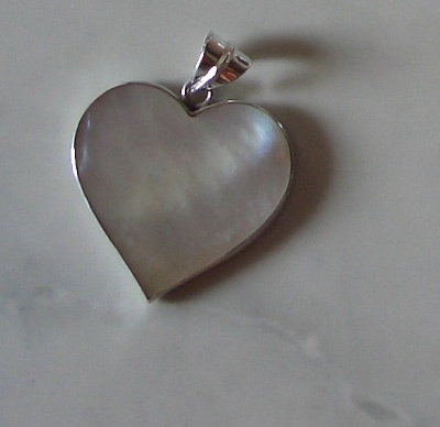 Pendant Silver With Mop Shell Luv Form