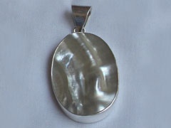 Pendnt Mop Shell With Silver Frame