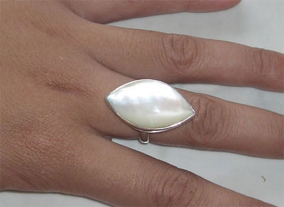 Ring Surviving Silver And Mop Shell